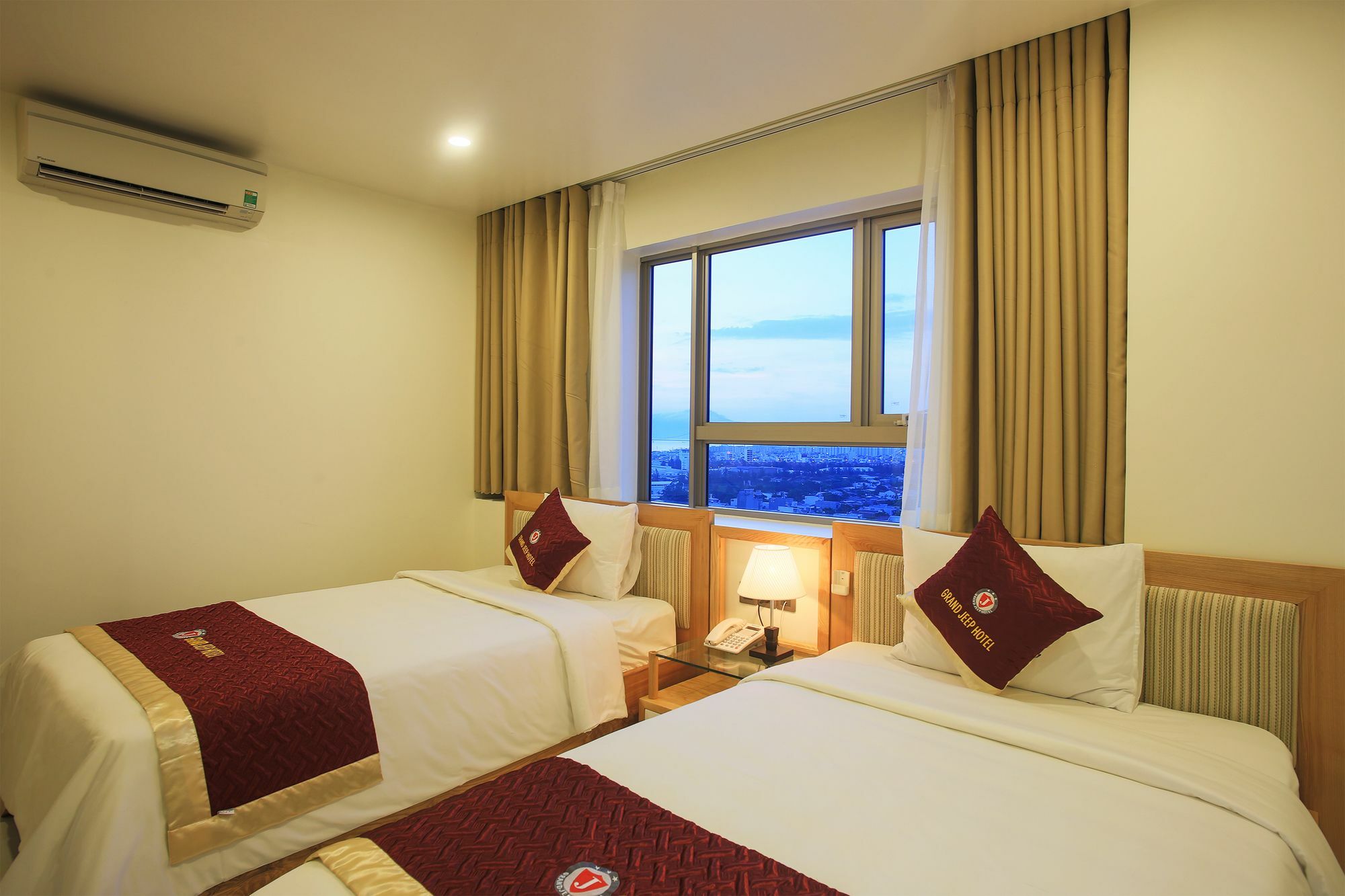 Grand Jeep Hotel Da Nang Exteriör bild